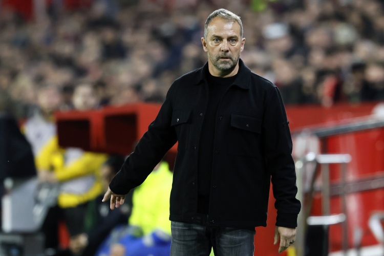 每体：弗里克决定巴萨今天放假，但该队仍有部分球员到健身房加练