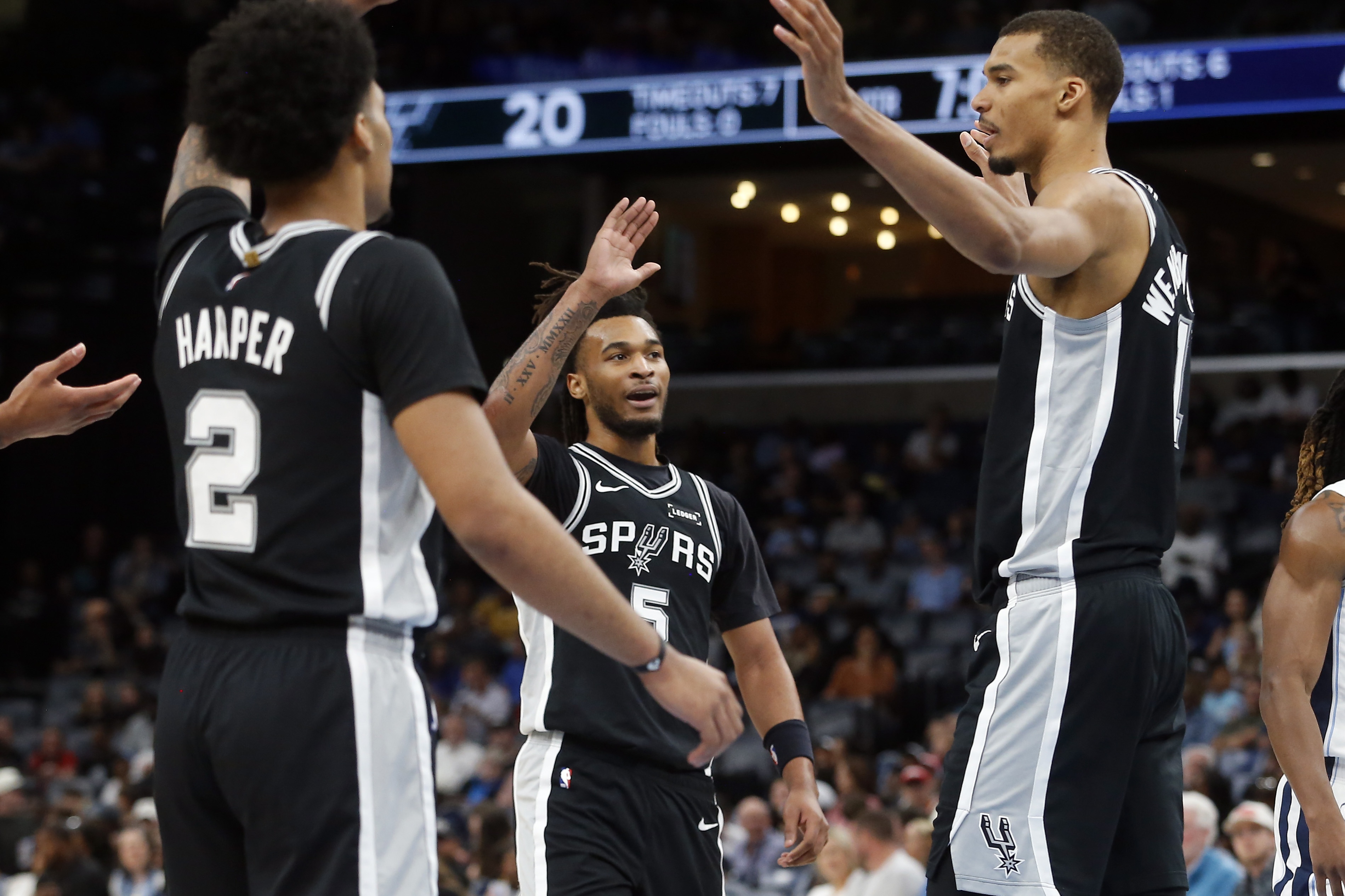 体育数据-文班缺席11胜5负！马刺咋做到的 坐拥MVP候选仍打出极致团队篮球