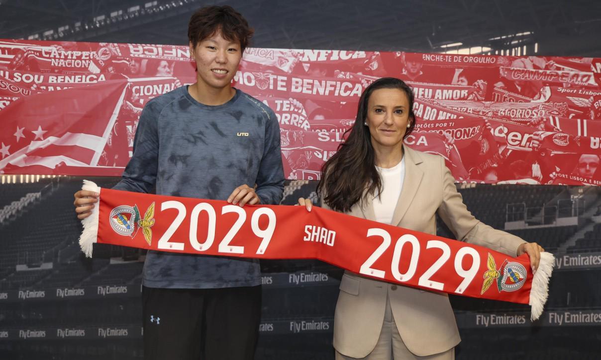 赛事直播入口-官方：中国女足球员邵子钦加盟本菲卡，双方签约至2029年